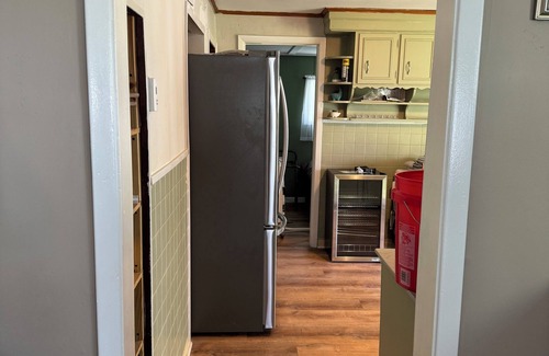 Lake Erie Beach House | Charming 3-bedroom house with WiFi, spacious yard and close to Lake Erie Beach!
