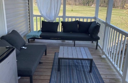 Mingoville House | Charming 3-bedroom house in lovely Howard with AC, WiFi