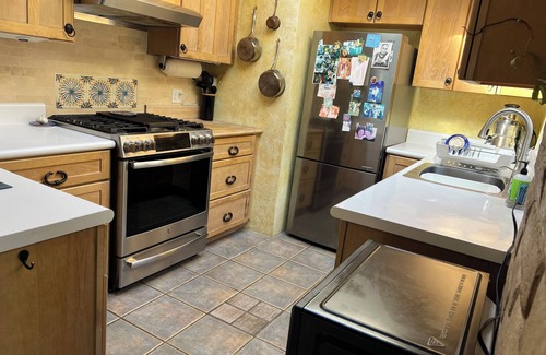 Monterey Ter House | Charming 3-bedroom house in Orinda with AC, fruit trees, piano