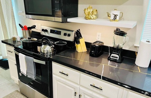 Grogan's Mill House | Charming 3-Bedroom house with 2,5 Bathrooms, FREE Parking, Washer Dryer inside