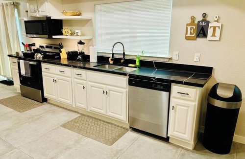 Grogan's Mill House | Charming 3-Bedroom house with 2,5 Bathrooms, FREE Parking, Washer Dryer inside