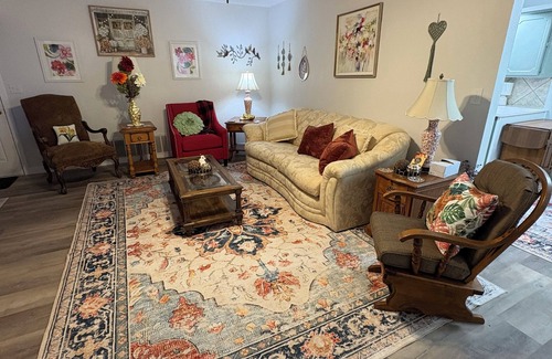 Enid House | Charming 3-bedroom house with heating/AC, family friendly and centrally located.