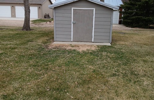 Pick City House | Charming 3-bedroom Lake House with AC, WiFi in terrific Pick City