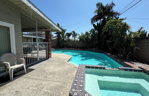 Sherwood Forest and Thistle Development House | Charming 3-bedroom single house in Anaheim with WiFi, AC. Close to DISNEYLAND