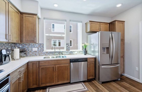 Communications Hill House | Charming 3-bedroom townhome with AC, WiFi in welcoming San Jose