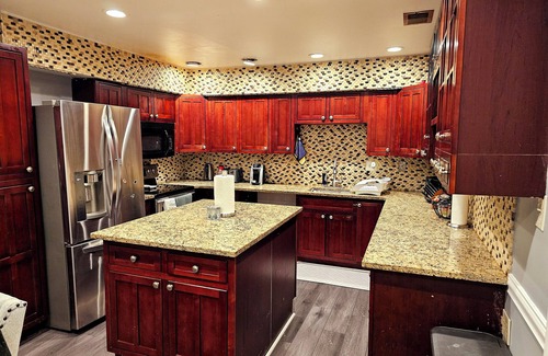 Bowie House | Charming 3-bedroom townhome with luxury settings, AC ,WiFi in brilliant Bowie