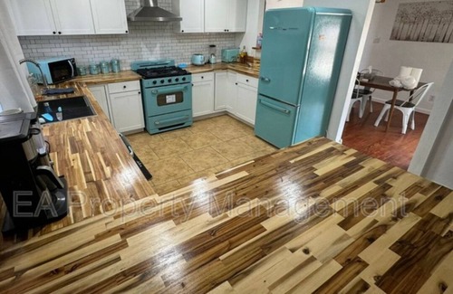 Princess Jeanne House | Charming 3-bedroom house with AC and WiFi in awesome Northeast Albuquerque