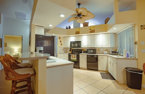 Brooksville House | Charming 3-bedroom house with Pool, WiFi, AC in North Weeki Wachee