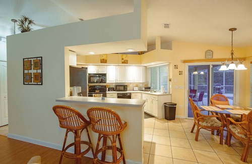 Brooksville House | Charming 3-bedroom house with Pool, WiFi, AC in North Weeki Wachee