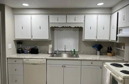 Buena Vista House | Charming 3 bedroom, 2 bath home with deck/trails/hiking