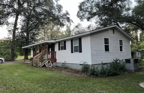 Fort Valley House | Charming 3-bedroom house, close to I-75, Ga National Fairgrounds, Robins.