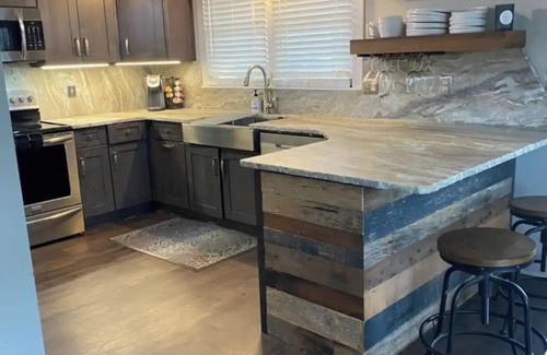 Gainesville Cottage | Charming 3-bedroom Lake Cottage with Private Dock & Pet Friendly.