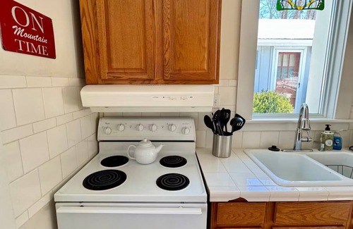 Hot Springs Cottage | Charming 3-bedroom cottage with WiFi and AC in Hot Springs