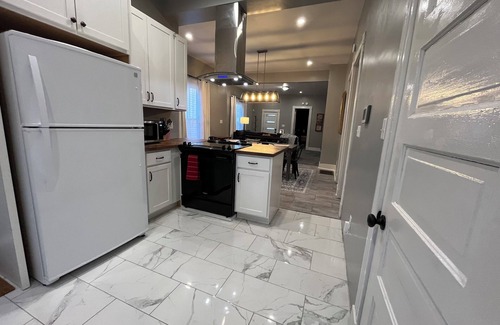 Near Northside House | Charming 3-bedroom house with WiFi, AC in lovely Indianapolis