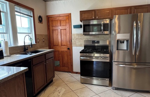 Johnson City House | Charming 3-Bedroom Home – Comfort & Space for the Whole Family in Johnson City