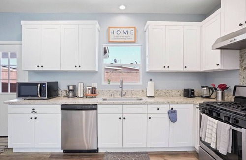 Garden Grove House | Charming 3-bedrooms house close to Disneyland