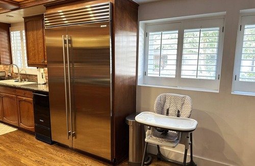 Bel Air House | Charming 3 Bedroom, 4 Bath Home in Bel Air, Los Angeles, With Pool - Near UCLA