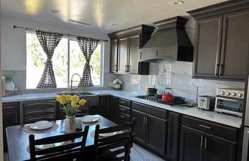 Canoga Park House | Charming 3-bedroom house in amazing West Hills with AC, WiFi