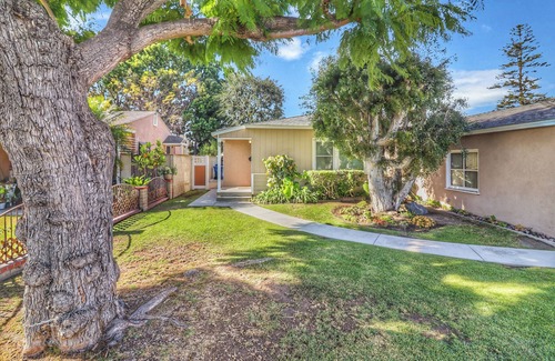 Westminster House | Charming 3-bedroom house with WiFi and AC in serene Midway City