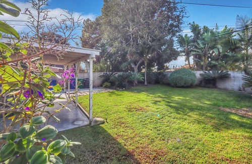 Westminster House | Charming 3-bedroom house with WiFi and AC in serene Midway City