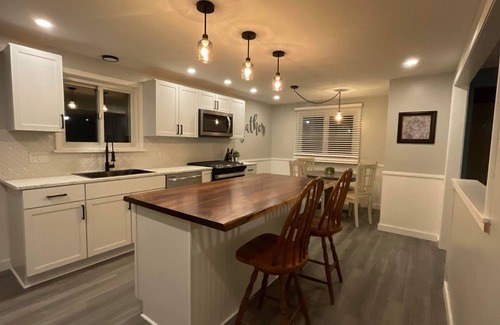 Orchard Park House | Charming 3-bedroom house in delightful Orchard Park with WiFi, AC