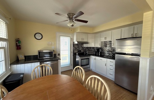 Stone Harbor House | Charming 3-bedroom townhome 2 blocks from ocean and bay, in town of Stone Harbor