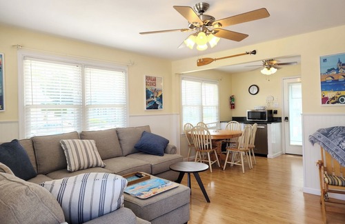 Stone Harbor House | Charming 3-bedroom townhome 2 blocks from ocean and bay, in town of Stone Harbor