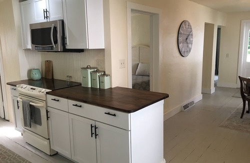 Williamsburg House | charming 3 bedroom house in quiet neighborhood 3 miles to horse show by the bay