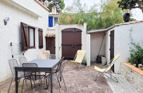 La Palmyre House | Charming 3-Bedroom Villa with Patio, Parking, and High-Speed WiFi - La Palmyre