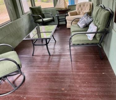 Honor House | Charming 3 BR Lakefront Cottage - Gateway to Platte Lake & Sleeping Bear Dunes!