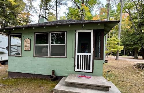 Honor House | Charming 3 BR Lakefront Cottage - Gateway to Platte Lake & Sleeping Bear Dunes!