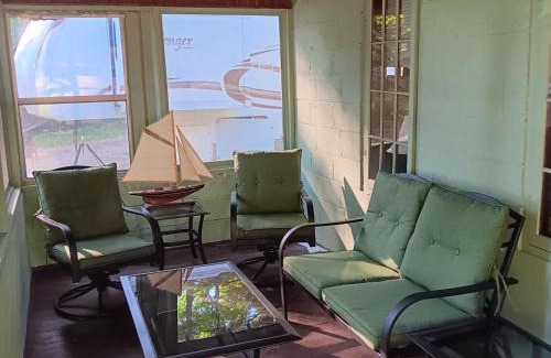 Honor House | Charming 3 BR Lakefront Cottage - Gateway to Platte Lake & Sleeping Bear Dunes!