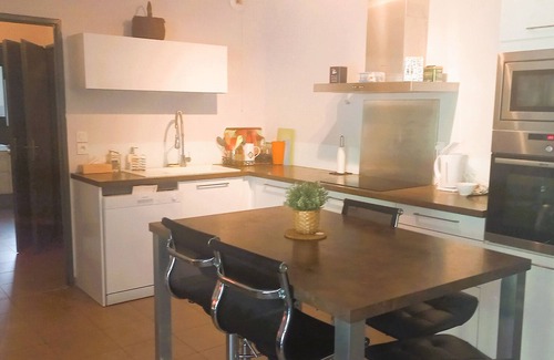 Sete Apartment | Charming 3-Room Apartment in Sète with Balcony, Parking, and Close to Beach