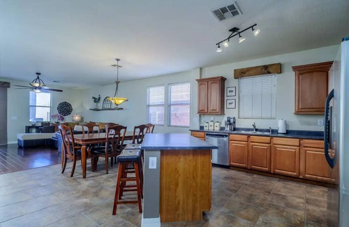 Crossriver House | Charming 3200+ Sqft 4 Bedroom That Sleeps 10