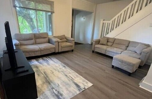 Squirrel Hill South House | Charming 3B Home in Sq. Hill