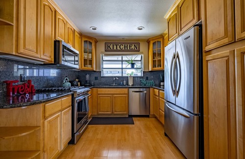 Santa Clara House | Charming 3BDR/2BTH family home near Rivermark Plaza