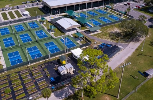 Holly Hill House | Charming 3BR BlueRiverBungalow, 6 min to Daytona Beach, 3 min drive to Pictona