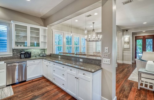 Cottage District House | Charming 3BR Cottage WaterColor, Beach Club Access, Bikes. Open Layout, Steps To Seaside. Book Now!