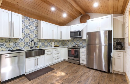 Gainesville Cabin | Charming 3BR Cabin w/All the Comforts – WiFi & AC in Beautiful Gainesville