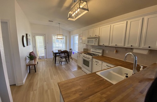 Kyle House | Charming 3BR home south of Austin w/spacious yard