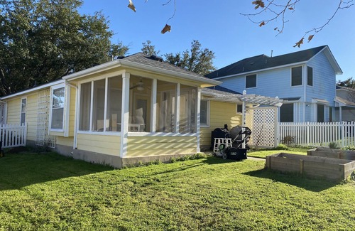 Kyle House | Charming 3BR home south of Austin w/spacious yard