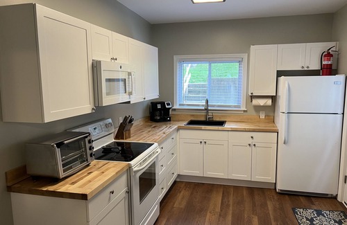 Minersville House | Charming 3BR Townhome; Fast Wi-Fi and Full Kitchen