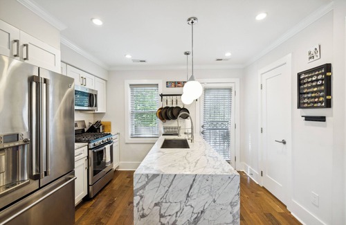 Washington House | Charming 3BR Townhome w/Free Parking