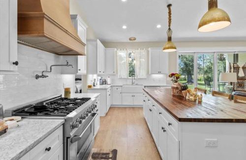 Inverness House | Charming 3BR Waterfront Home - Private - Serene