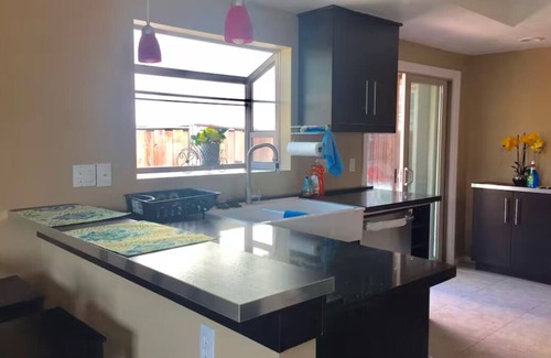 Duarte House | Charming 4-bedroom bungalow with WiFi and AC in Duarte