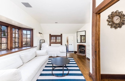 Watch Hill Cottage | Charming 4-bedroom cottage Steps From East Beach