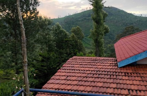 Kotagiri Cottage | Charming 4-bedroom cottage in quaint Kotagiri with WiFi