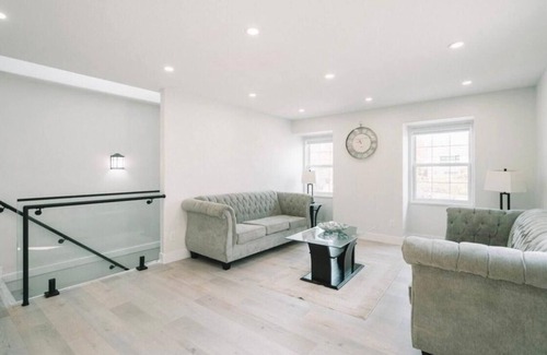 Abbotsford House | Charming 4-bedroom house with AC and WiFi in enjoyable Abbotsford