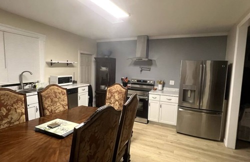 Cambridge House | Charming 4-bedroom house in Cambridge. the hart Of Eastern Shore, with WiFi, AC