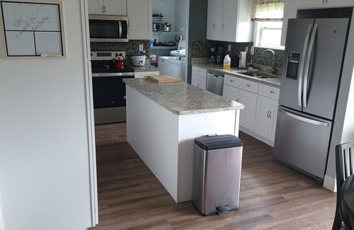 Kissimmee House | Charming 4-bedroom house with coffee/tea station WiFi and AC in Kissimmee